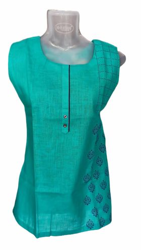 LA Fille Sleeveless Short Top
